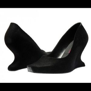 Melissa x Karim Rashid Collaboration 
Karim Wedge